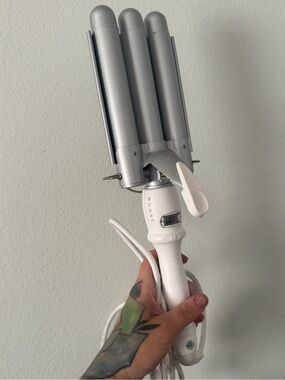 Monat Triple Barrel Waver - White and Silver